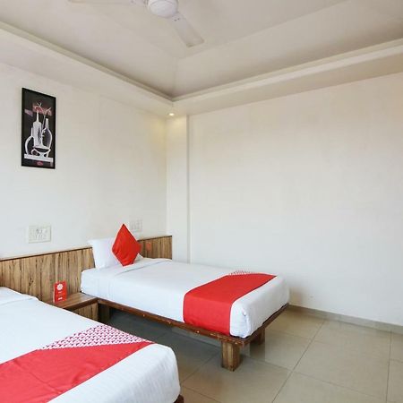 Oyo 24197 Saptaruchi Hotel Pimpri-Chinchwad Exterior foto