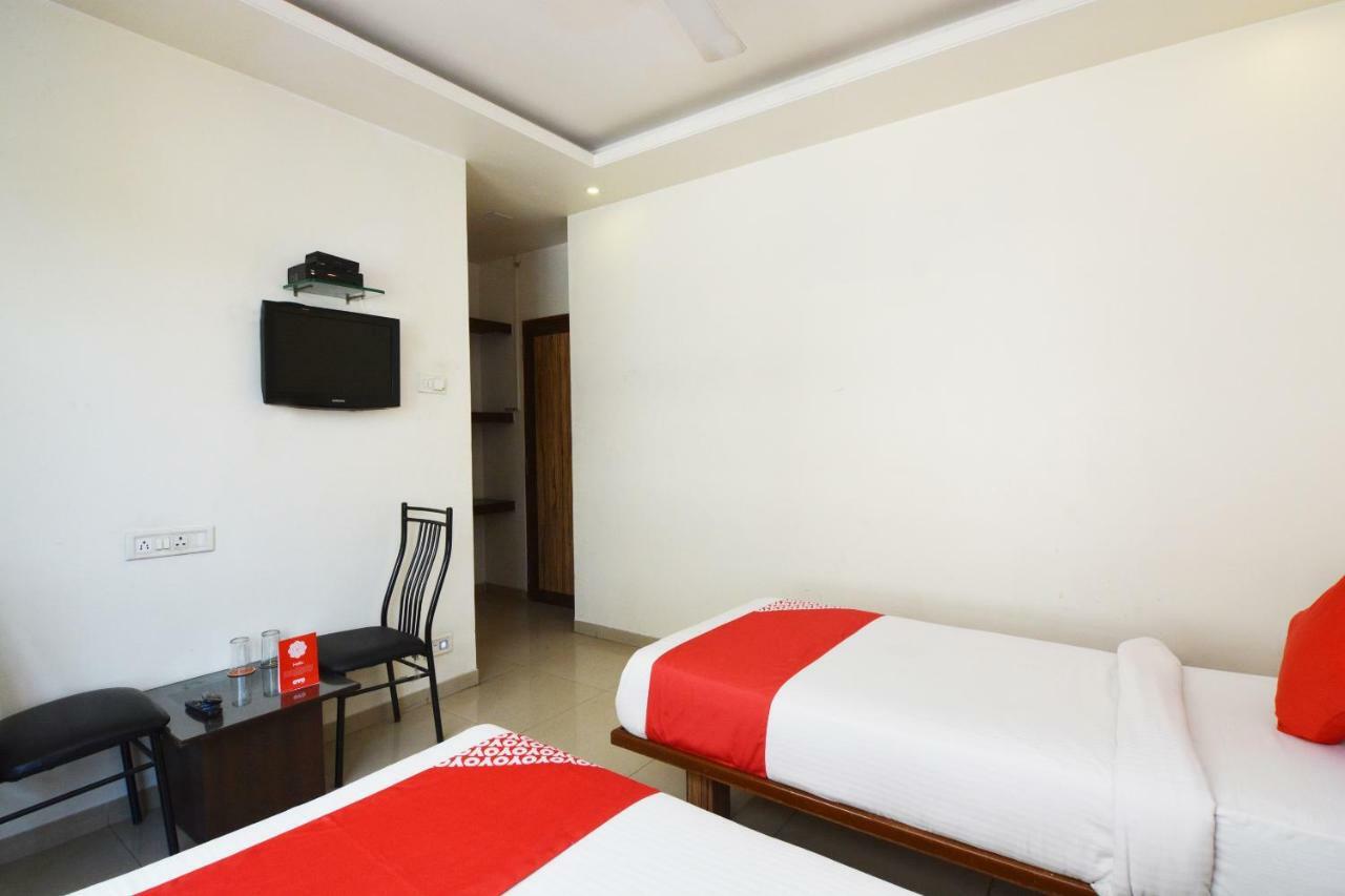 Oyo 24197 Saptaruchi Hotel Pimpri-Chinchwad Exterior foto