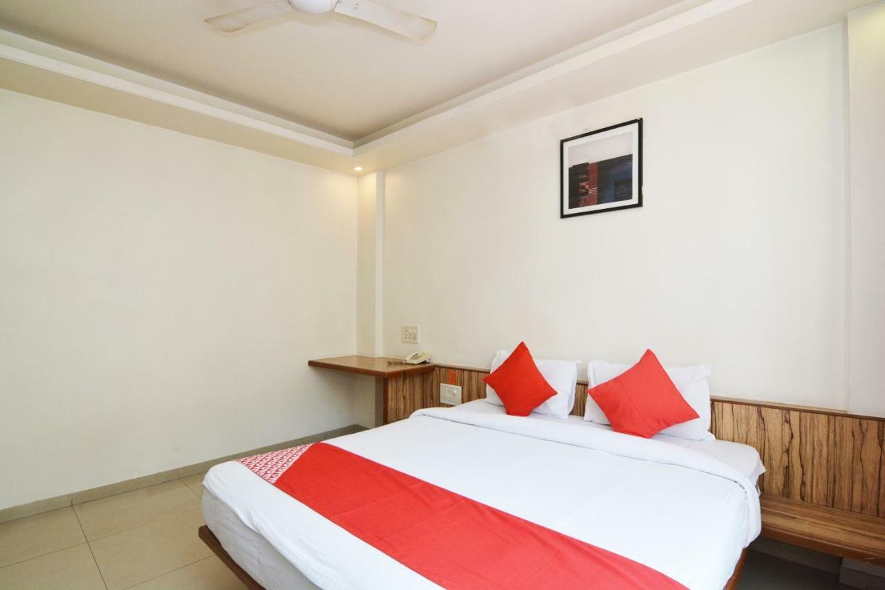 Oyo 24197 Saptaruchi Hotel Pimpri-Chinchwad Exterior foto