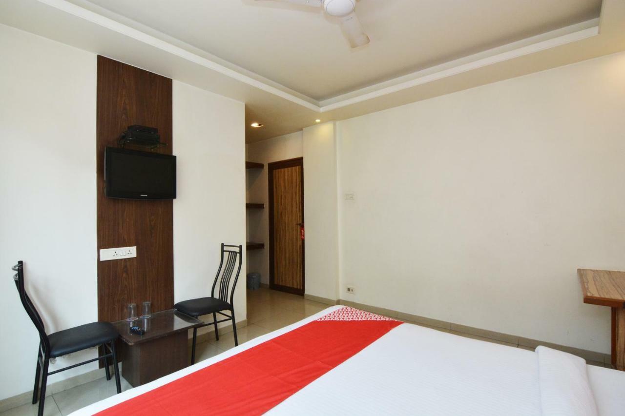 Oyo 24197 Saptaruchi Hotel Pimpri-Chinchwad Exterior foto