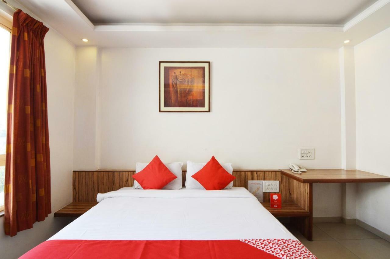 Oyo 24197 Saptaruchi Hotel Pimpri-Chinchwad Exterior foto